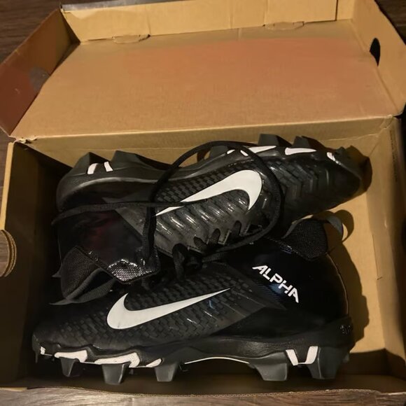 Nike Soccer Cleats - Picture 1 of 3